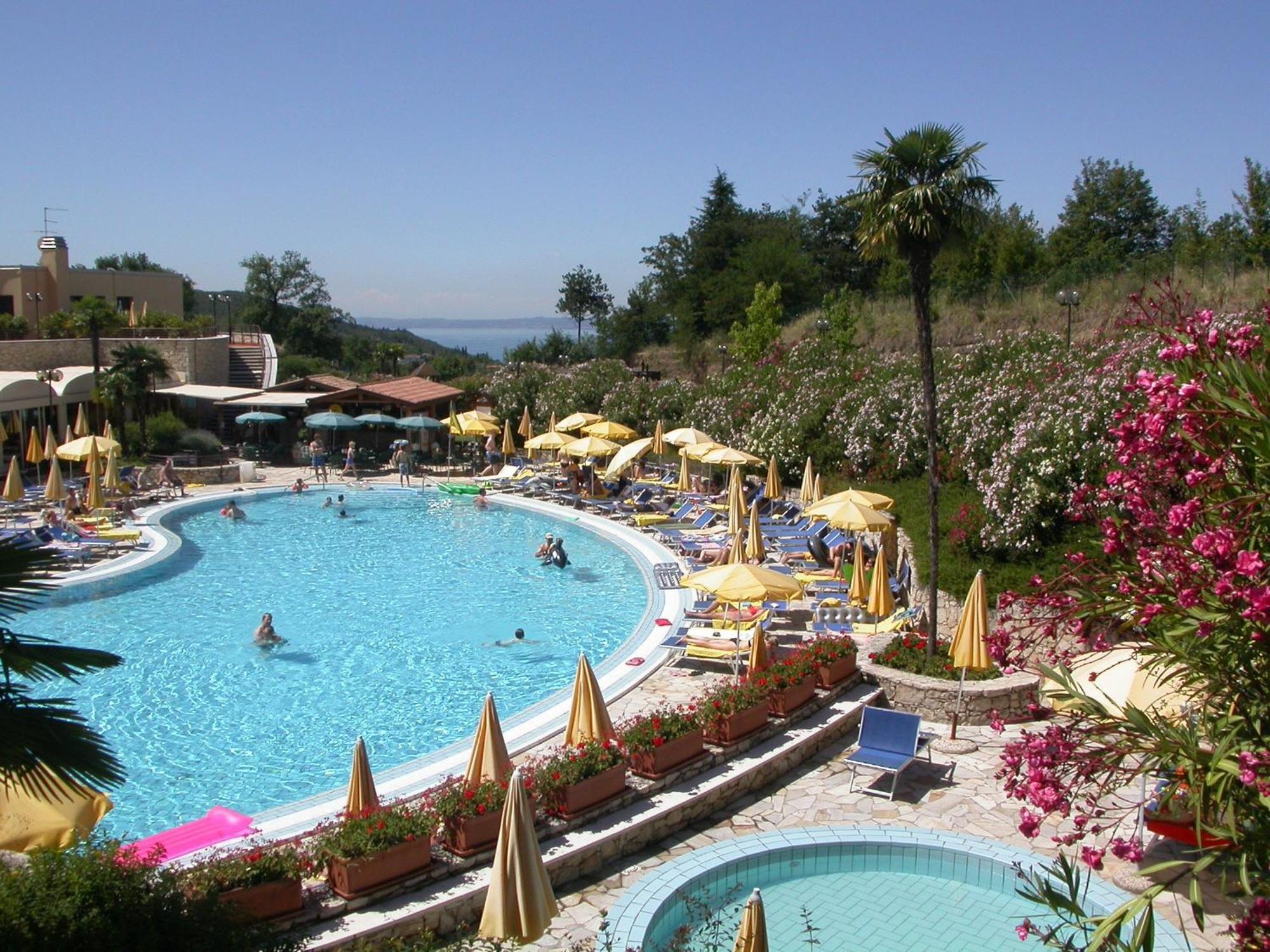 Le Torri Del Garda Familyspa Resort Torri Del Benaco Exterior foto