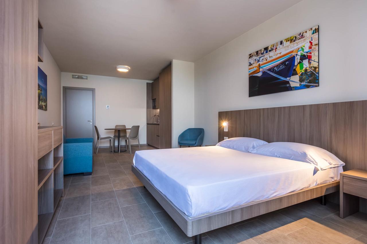 Le Torri Del Garda Familyspa Resort Torri Del Benaco Exterior foto