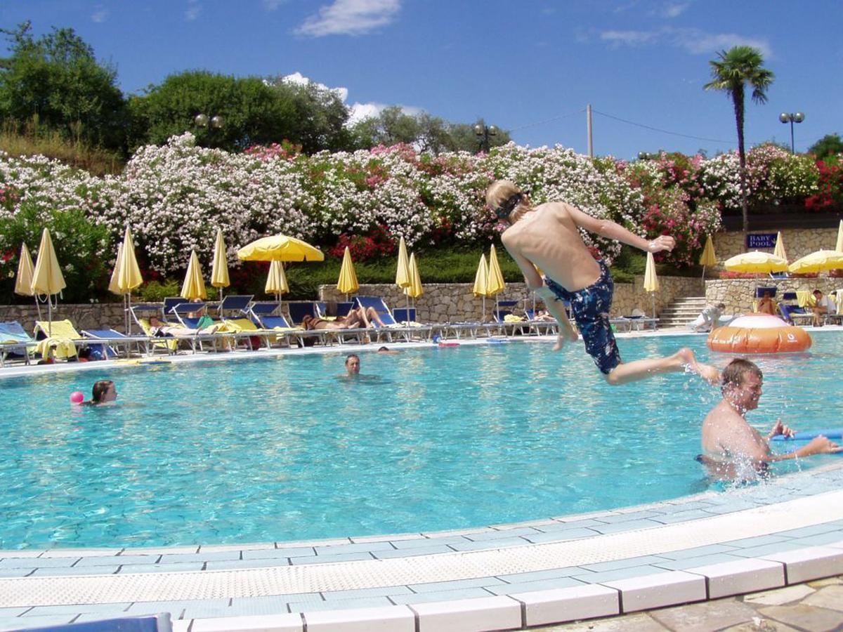 Le Torri Del Garda Familyspa Resort Torri Del Benaco Exterior foto